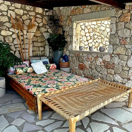 Luxury Athina * Nikiana